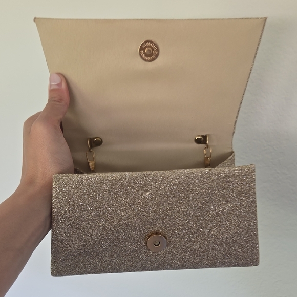 Elegant Gold Handbag - Picture 4 of 6